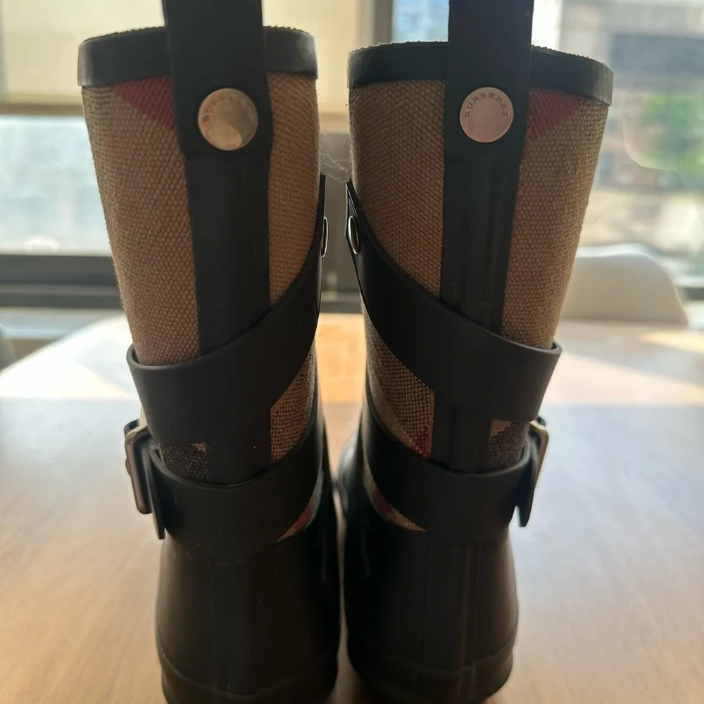 Burberry Rainboots with Box. Size EU 37 / UK4